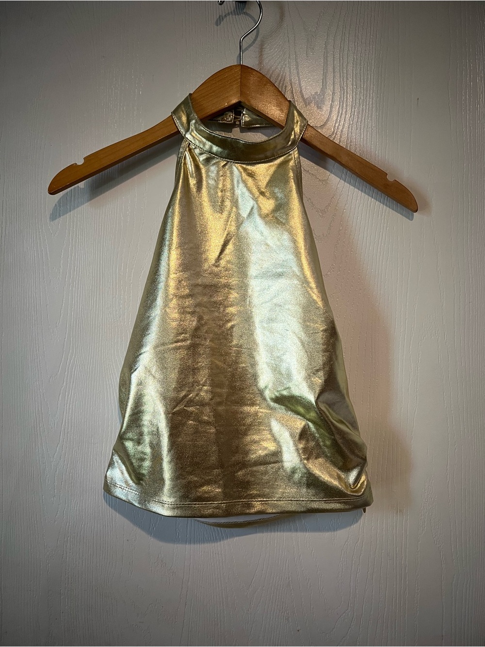 EDIKTED Karter Metallic Halter Neck Crop Top Gold Women Sz Small